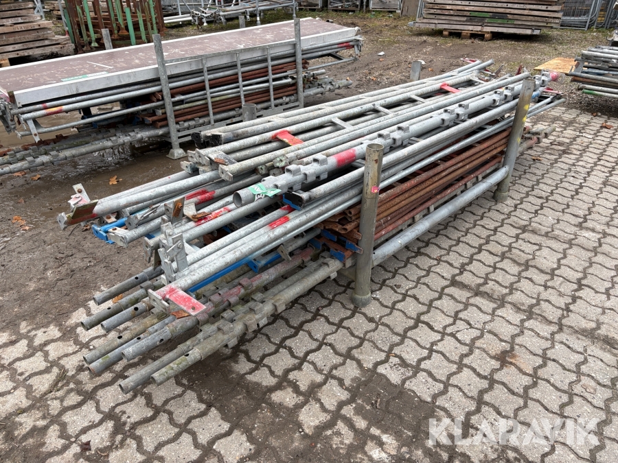 Assorteret stillads udstyr