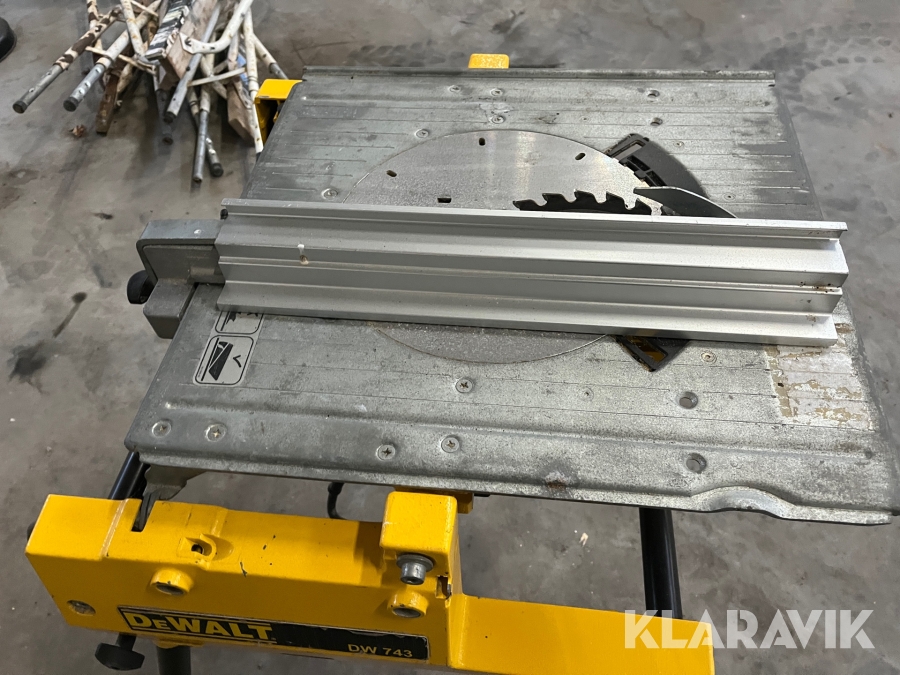 Bordrundsav DeWalt DW 743