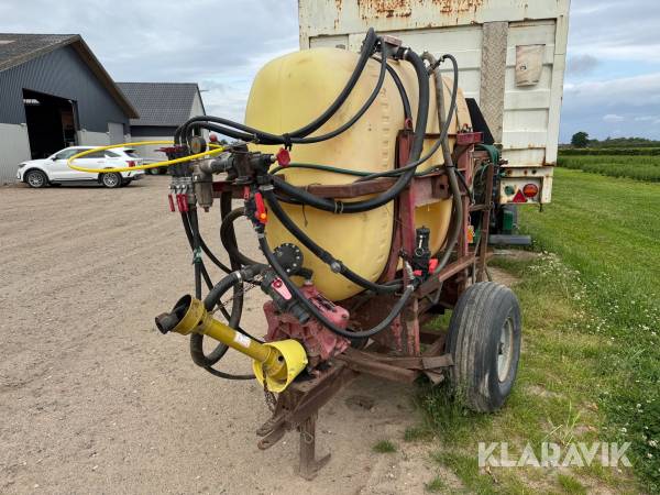 Ukrudtssprøjte til frugtplantage