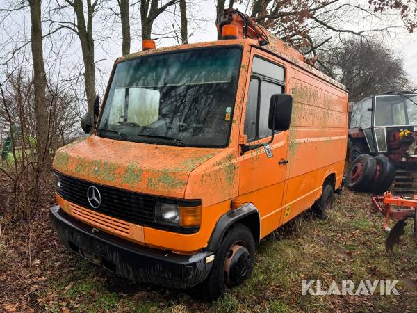 Mercedes 709D med lift