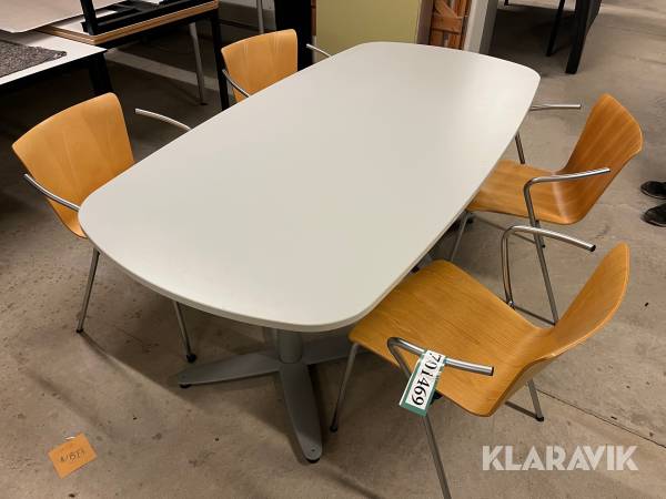 Mødebord Kinnarps med 4 stole