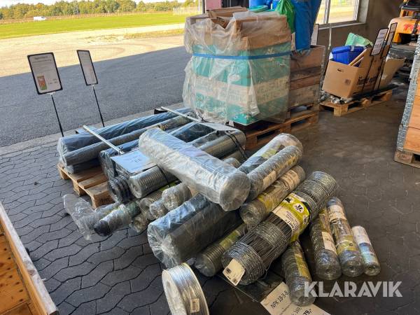 Lot - hegn, vejsalt, pæle og øvrigt 3 paller