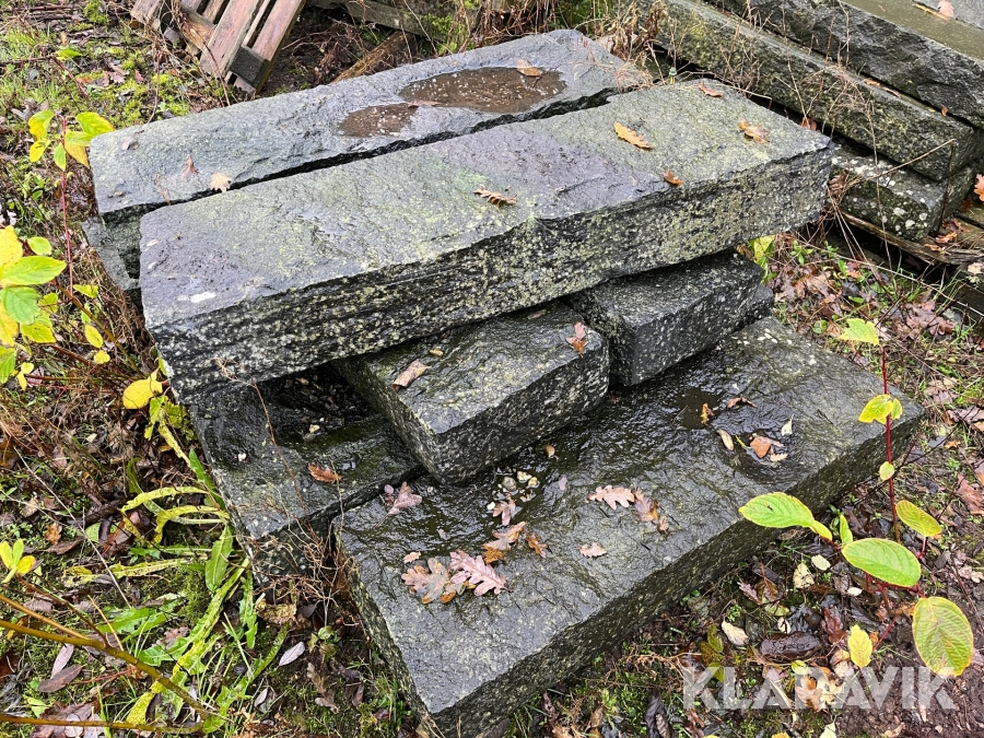 Granit kantsten (sort) Granit 100x12x30cm (ca. 55m plus nogle skårede)