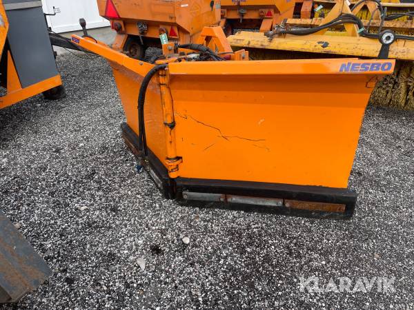 Nesbo hydraulisk sneplov til traktor Nesbo