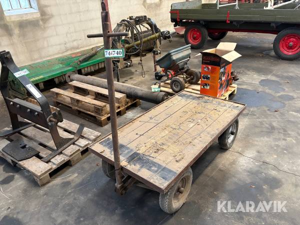 Små haveredskaber og lille vogn