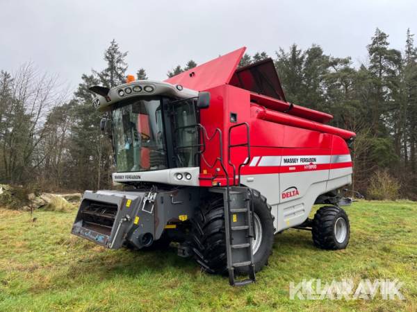Mejetærsker Massey Ferguson med 30 fods skærebord