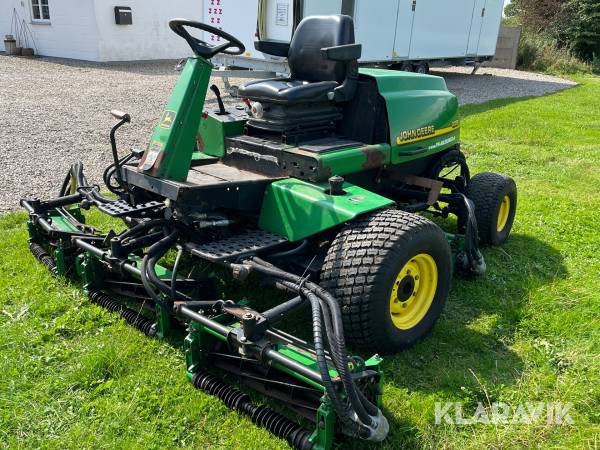 Græsslåmaskine JOHN DEERE 3235B 4X4