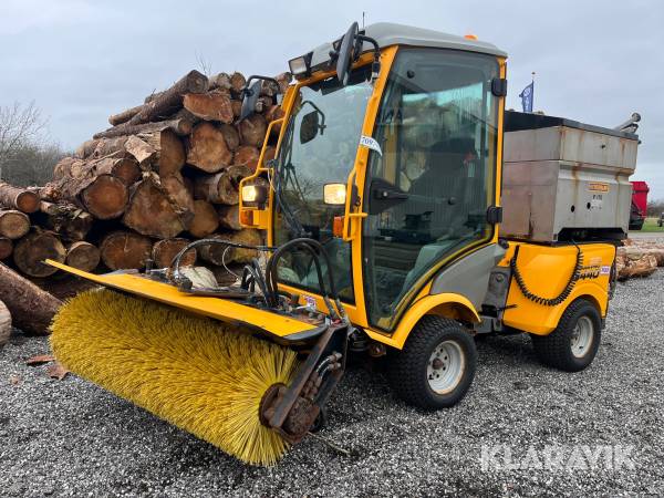 Redskabsbærer Belos 3440 trana PRO med kost og saltspræder