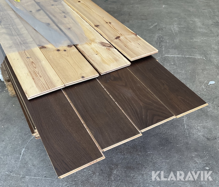 Plankegulv i egetræ. Varmebehandlet, naturlak. Wiking Gulve -2.sort. 28,1 m2