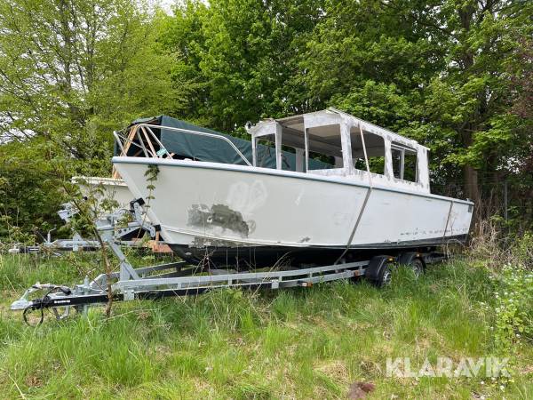 Båd med trailer Skrog Alfa 24