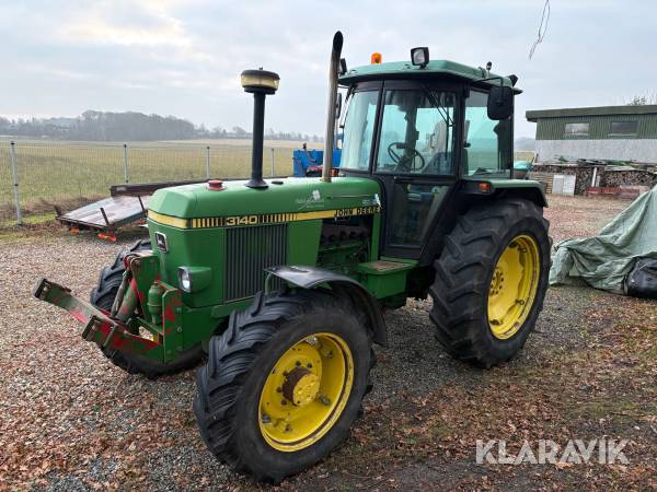 Traktor John Deere 3140