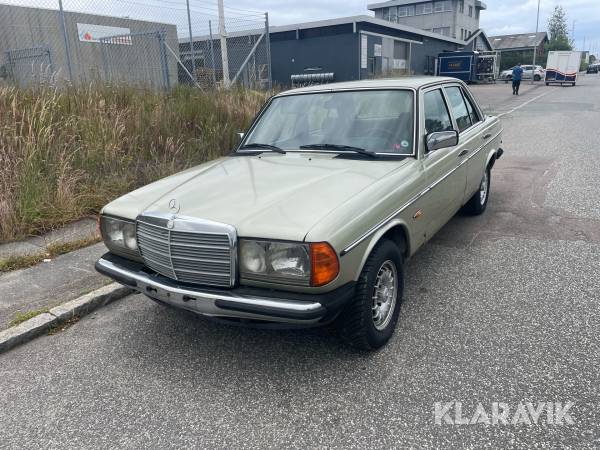 Veteranbil Mercedes-Benz 230S