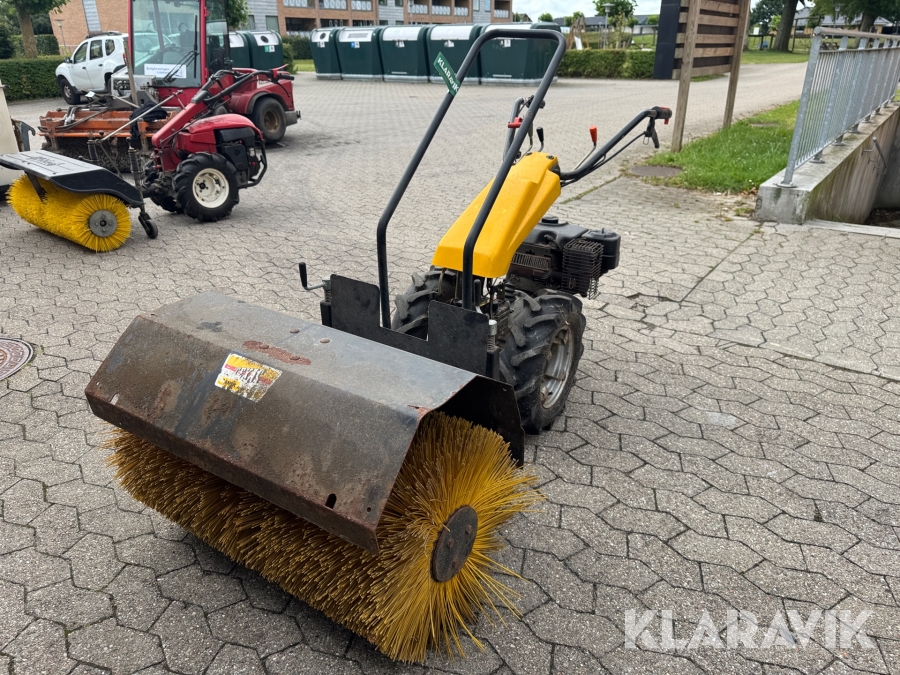 Redskabsbærer Texas Protrac 700 med kost