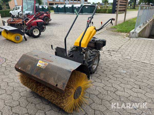 Redskabsbærer Texas Protrac 700 med kost
