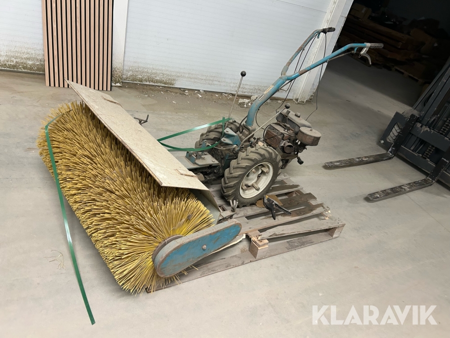 Redskabsbærer Acme AL 330 B med kost