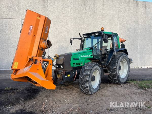 Traktor Valtra 6650 4WD med Votex klipper og sug