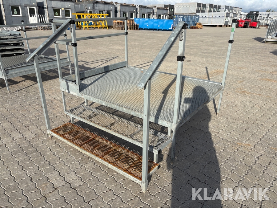 Platform med trappe Trident