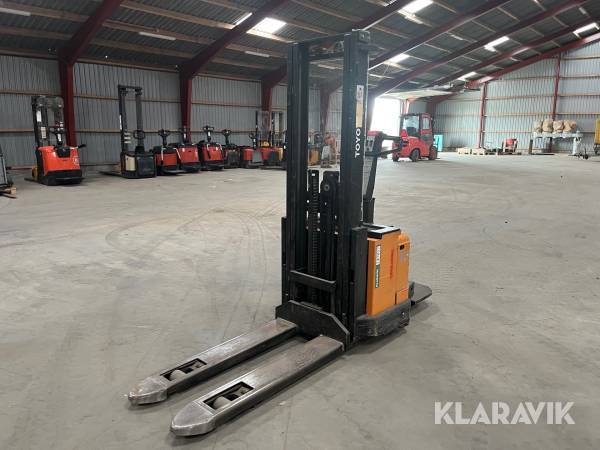 El-stabler Toyota SM 12 F/1 med initialløft