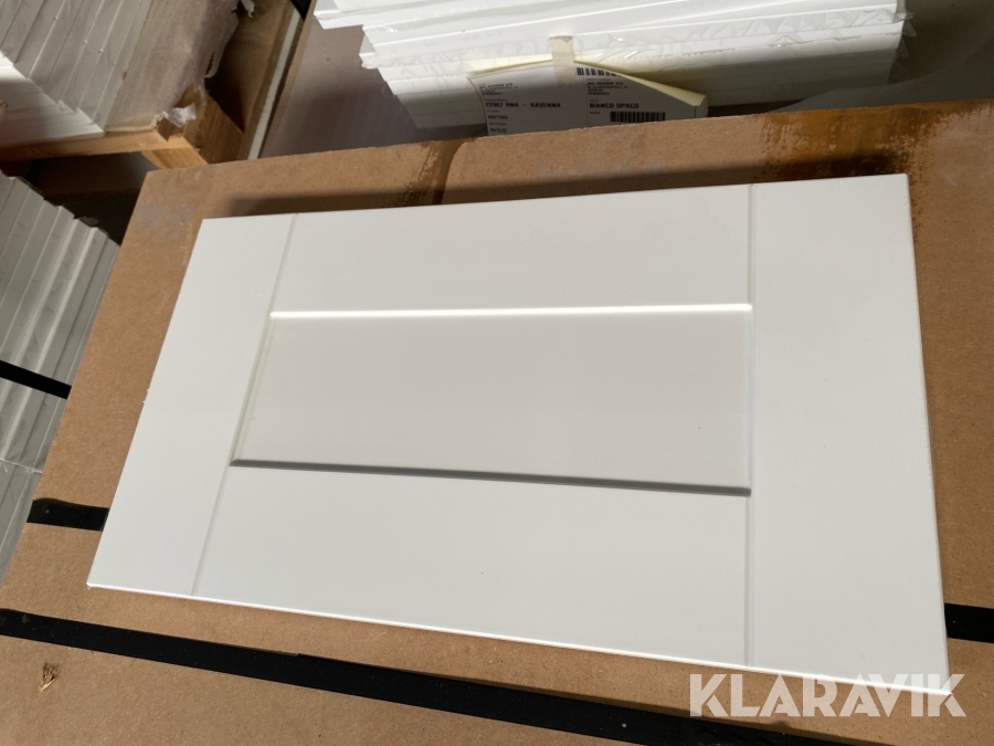 Køkken og skabs låger. Stor lot JKE Ravenna