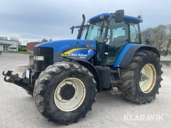 Traktor New Holland TM190