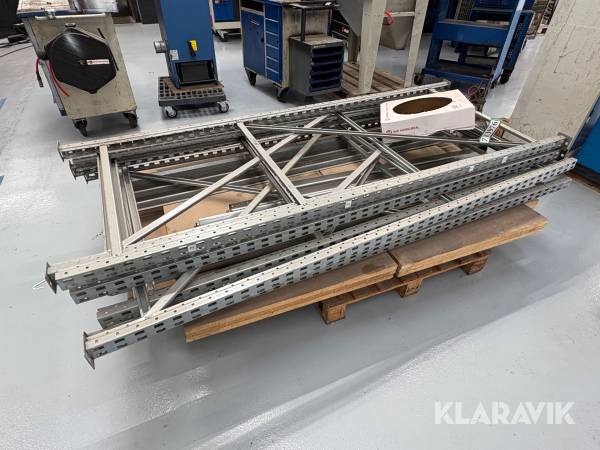 Pallereol med hylder