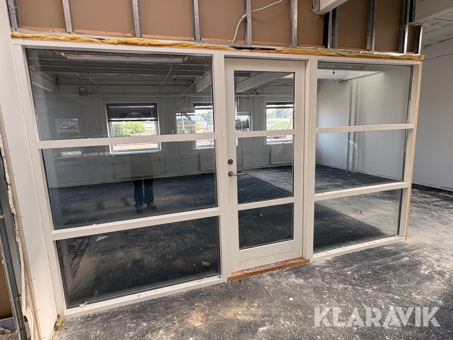 Vinduesparti med dør