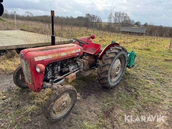 Traktor Massey Ferguson 35 med udstyr