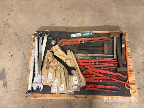 Rørtænger + fastnøgler