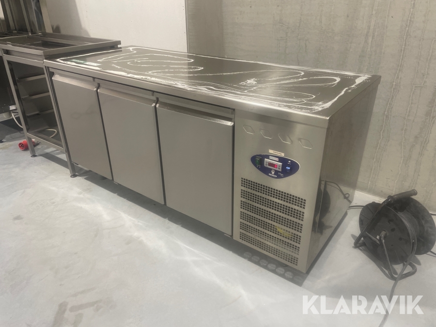 Koldjomfru / Kølebord Desmon med skabe