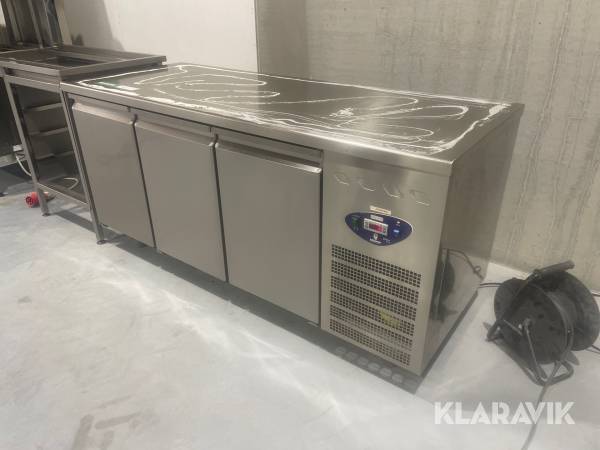 Koldjomfru / Kølebord Desmon med skabe