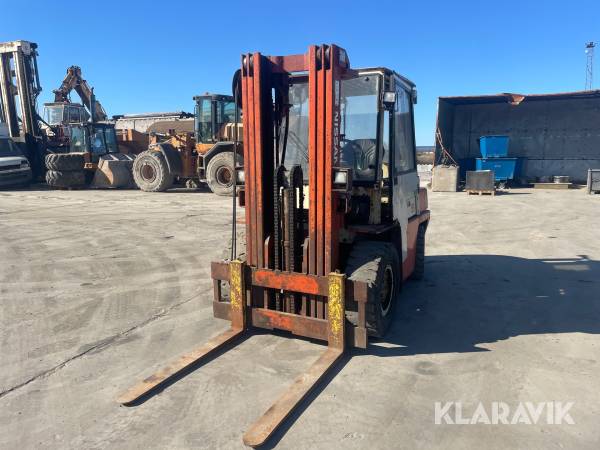 Truck Nissan 40