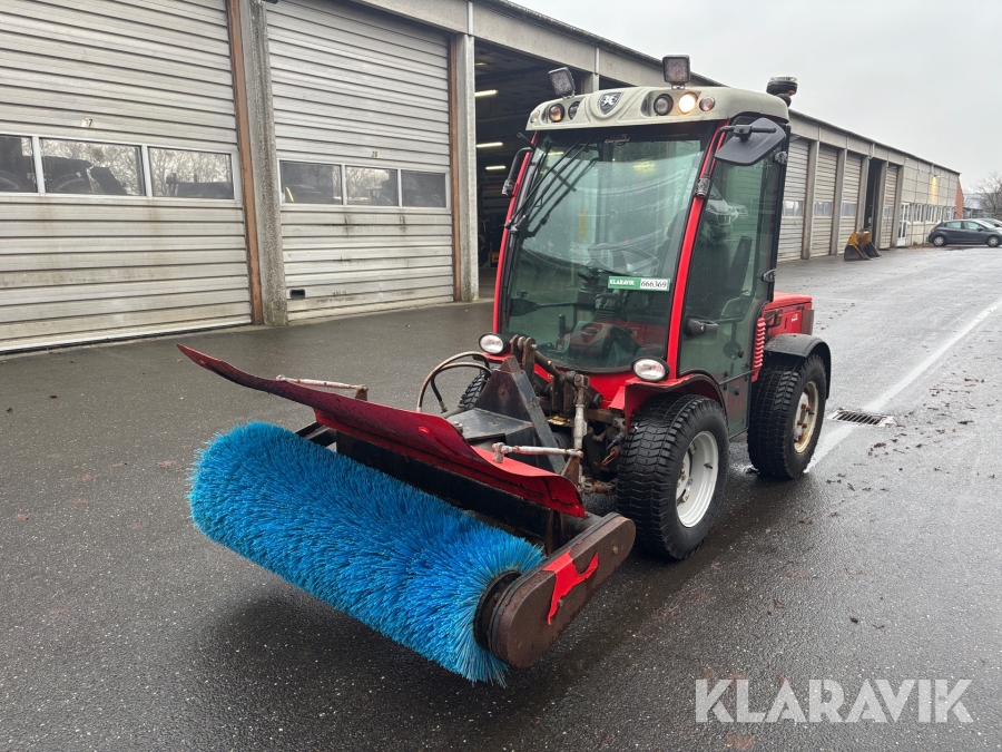 Redskabsbærer Antonio Carraro SP 4000 med kost