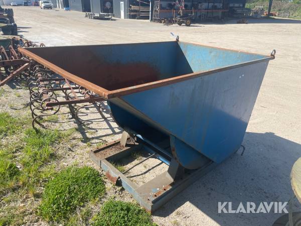 Tip container