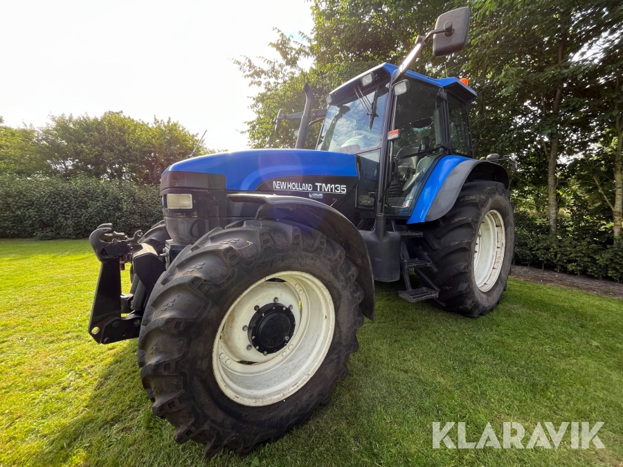 Traktor New Holland TM135