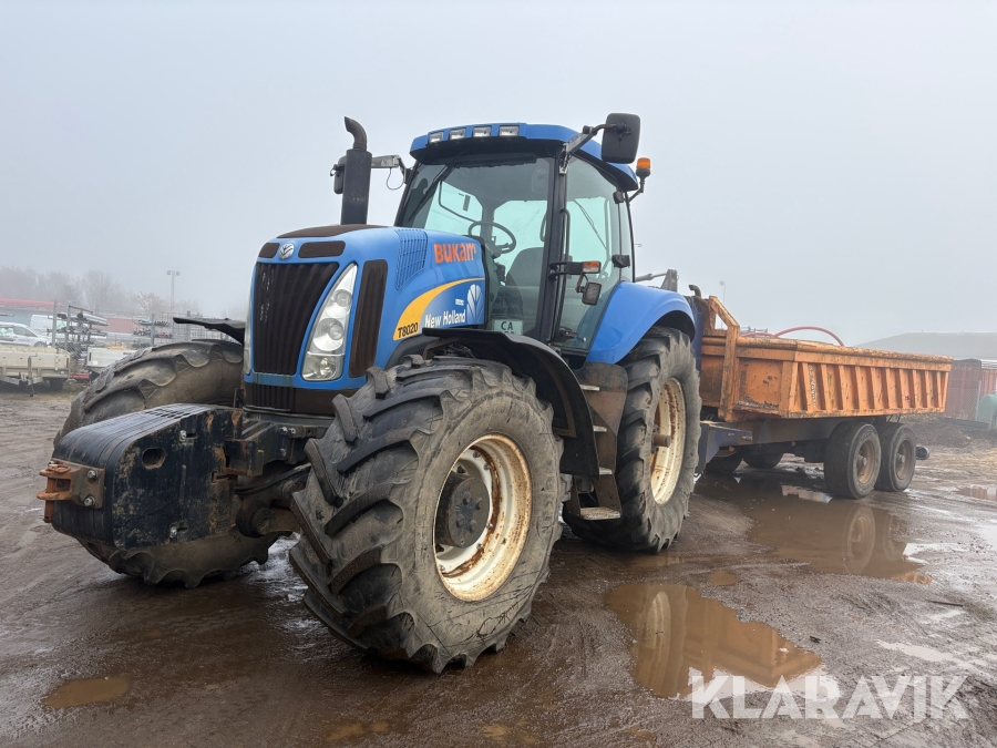 Traktor New Holland T8020 - inklusiv vogn