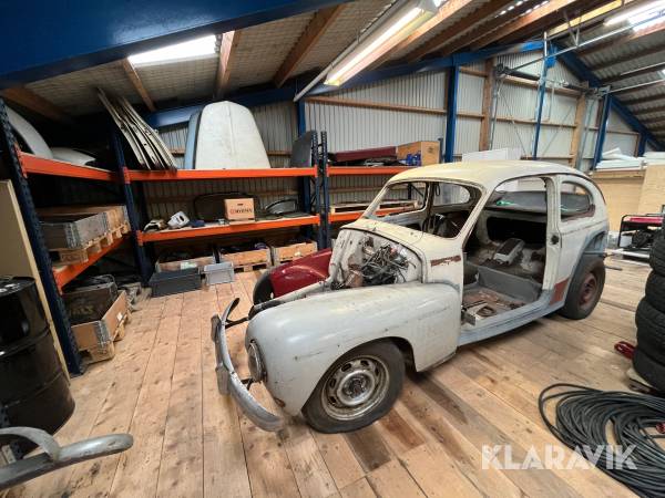 Veteranbil med stort parti reservedele Volvo PV 544