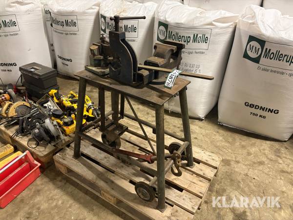 Smedebord med skruestik