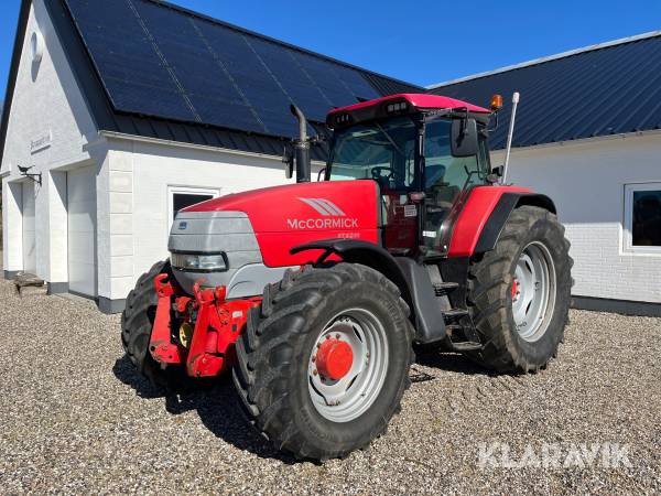 Traktor McCormick XTX200