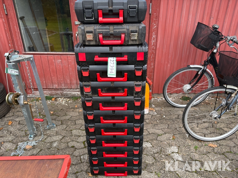 Tomme håndværktøjskasser 12 styk
