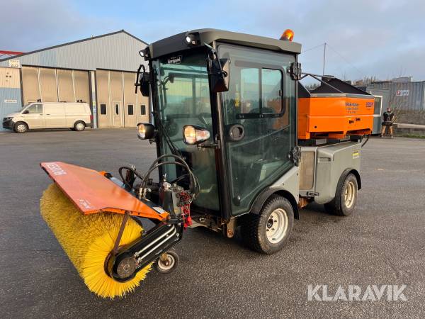 Redskabsbærer Kärcher MIC 35 med kost og saltspreder