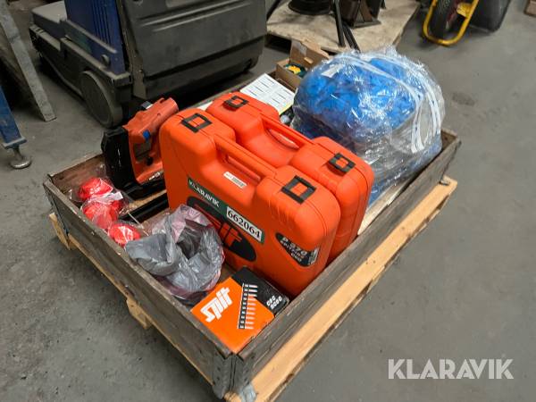 Isoleringsklemmer sømpistoler skruemaskiner og maletuber Lot