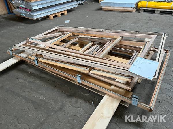LOT: assorteret rammer til ovenlys 9 styk
