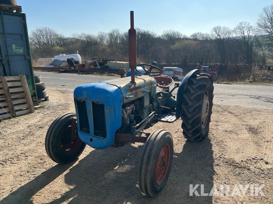 Veterantraktor Fordson Dexta Diesel med brakpudser