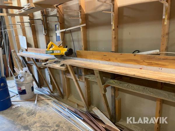 Kapsav Dewalt DW707 med bord og skinne