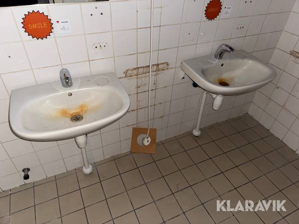 Lot med håndvaske og toiletter