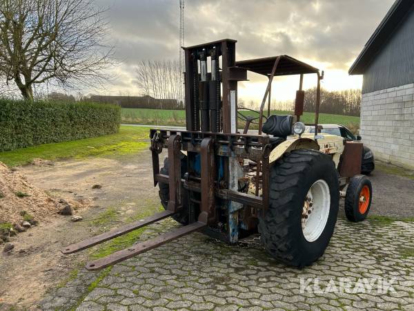 Veterantraktor Ford 4400