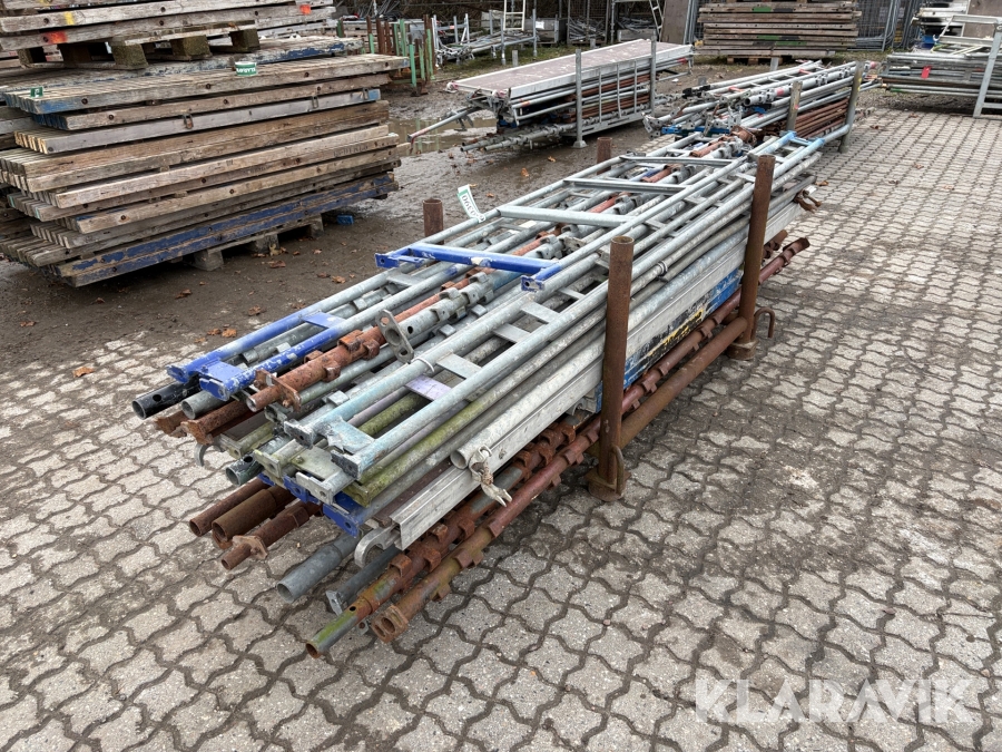 Assorteret stillads udstyr