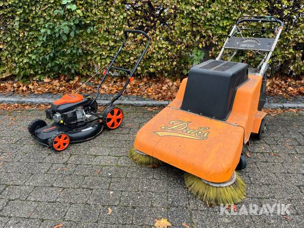 Plæneklipper og fejemaskine