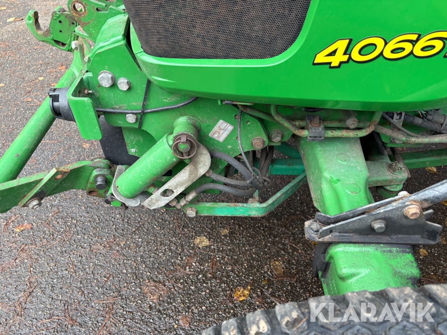 Traktor John Deere 4066R