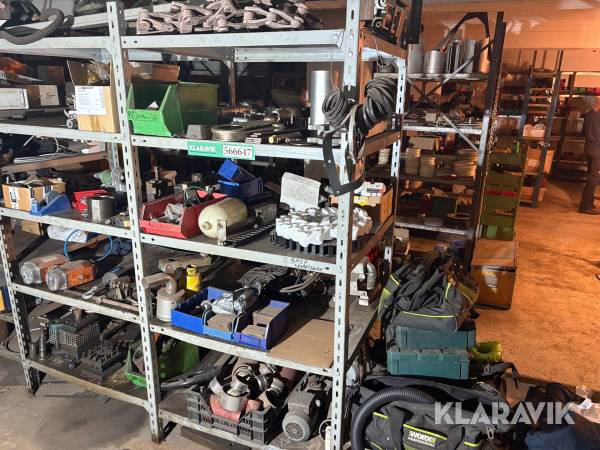 Blandet lot el-motorer, rørsamlere, plastkæder, beslag.